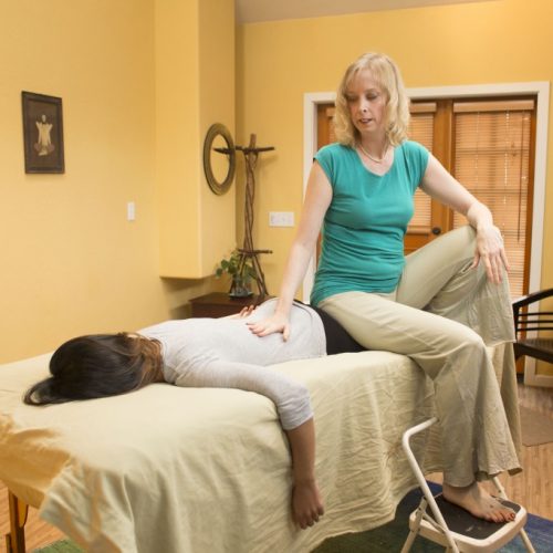 HOW TO GIVE A BACK MASSAGE AT HOME?